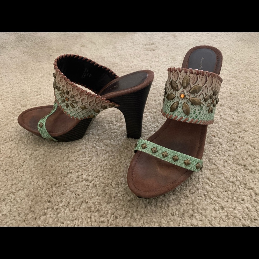 Shoes w heals green n brown tones